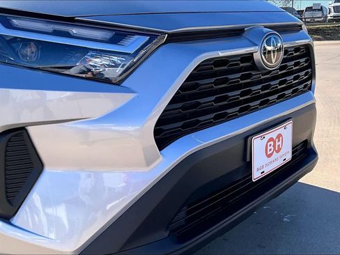 Used 2025 Toyota RAV4 XLE image 27