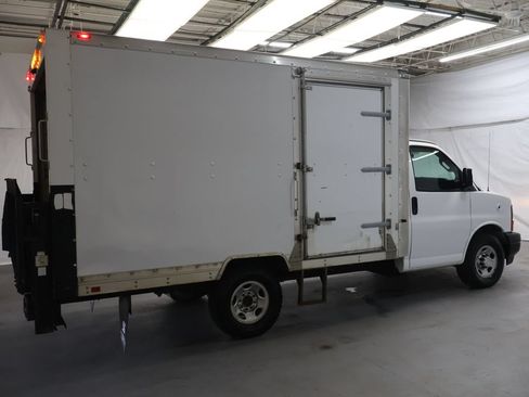 Used 2017 Chevrolet Express 3500 RWD image 8