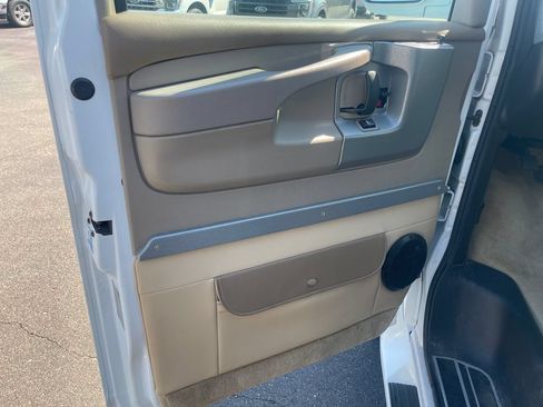 Used 2014 Chevrolet Express 1500 AWD image 32