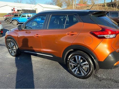 Used 2019 Nissan Kicks SR w/ SR Premium Package FWD image 3