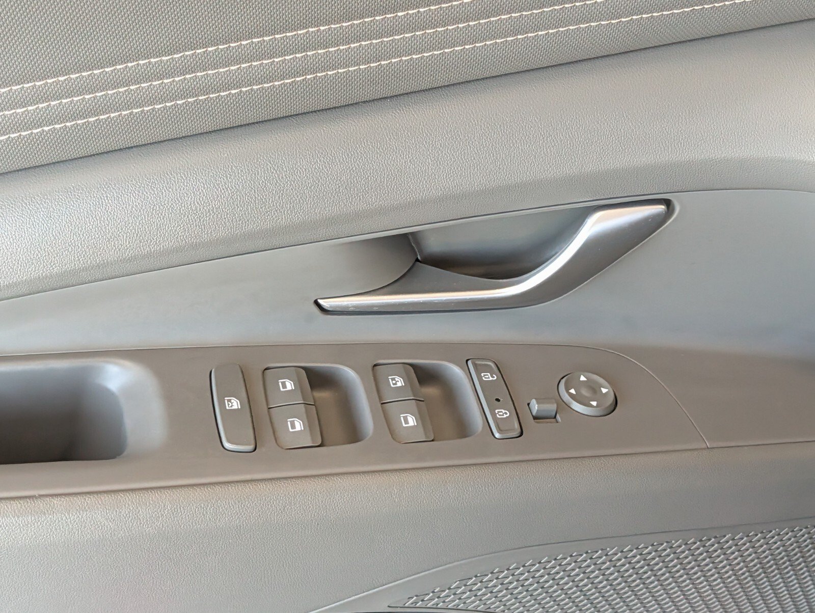 Used 2023 Hyundai Elantra SEL w/ Convenience Package FWD image 12