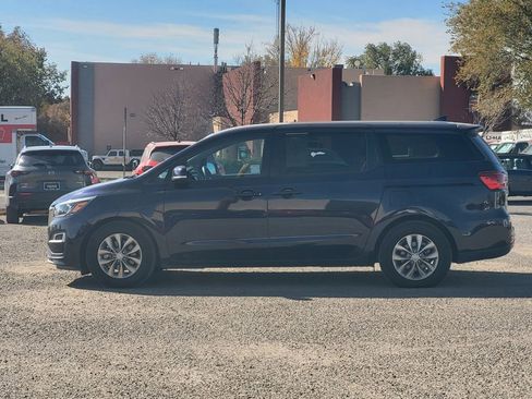 Used 2021 Kia Sedona LX image 4