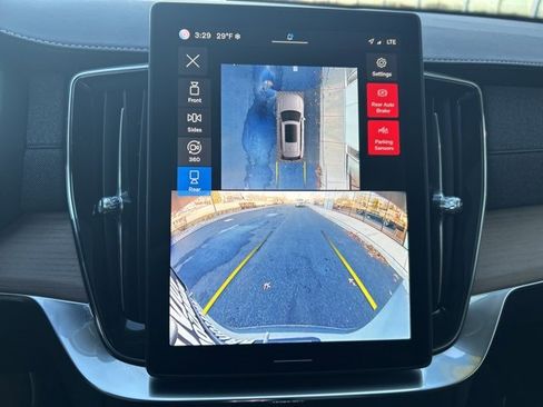 Certified 2025 Volvo XC90 B6 Plus image 23