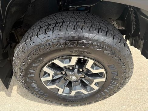 Used 2022 Toyota Tacoma TRD Off-Road w/ Black Out Package (TMS) AWD/4WD image 20