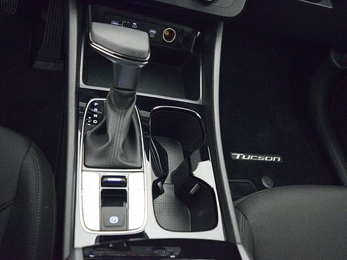Used 2025 Hyundai Tucson SE AWD/4WD image 25