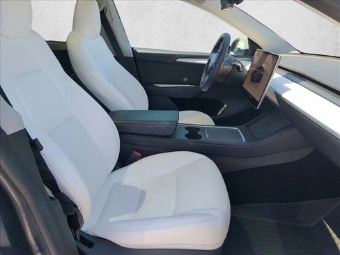 Used 2023 Tesla Model Y Long Range AWD/4WD image 16