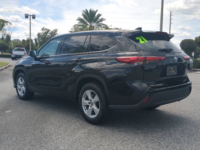 Used 2021 Toyota Highlander LE FWD image 6
