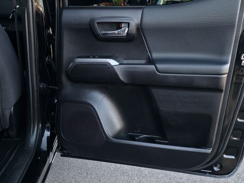 Used 2020 Toyota Tacoma TRD Sport image 29