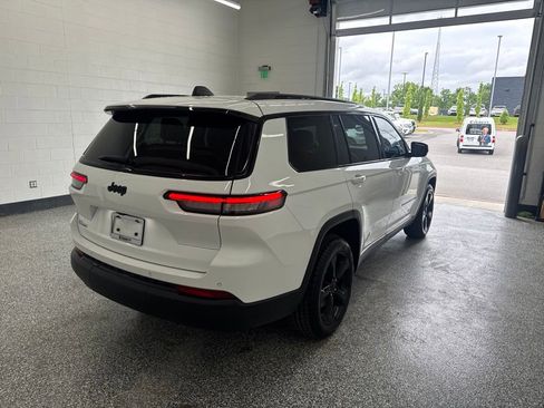 Used 2024 Jeep Grand Cherokee L Altitude AWD/4WD image 5