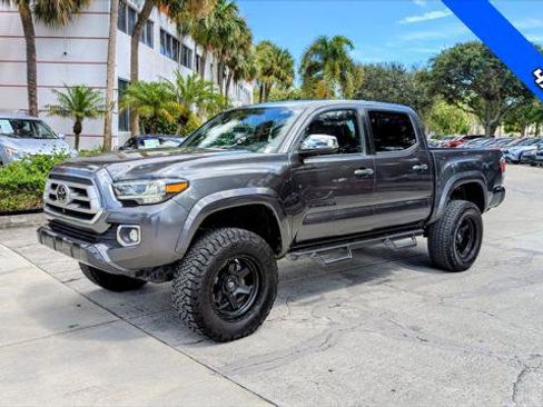 Used 2022 Toyota Tacoma Limited image 2