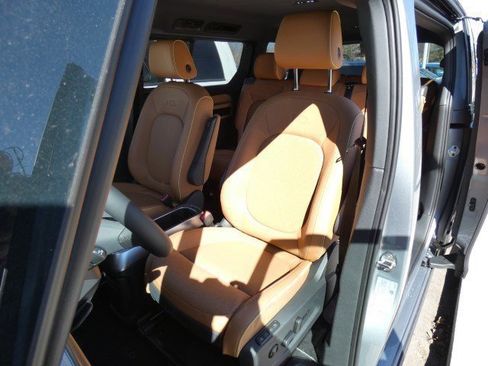New 2025 Volkswagen ID. Buzz Pro S RWD image 19