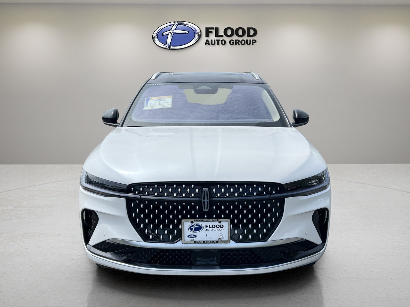 Used 2025 Lincoln Nautilus Reserve AWD/4WD image 2