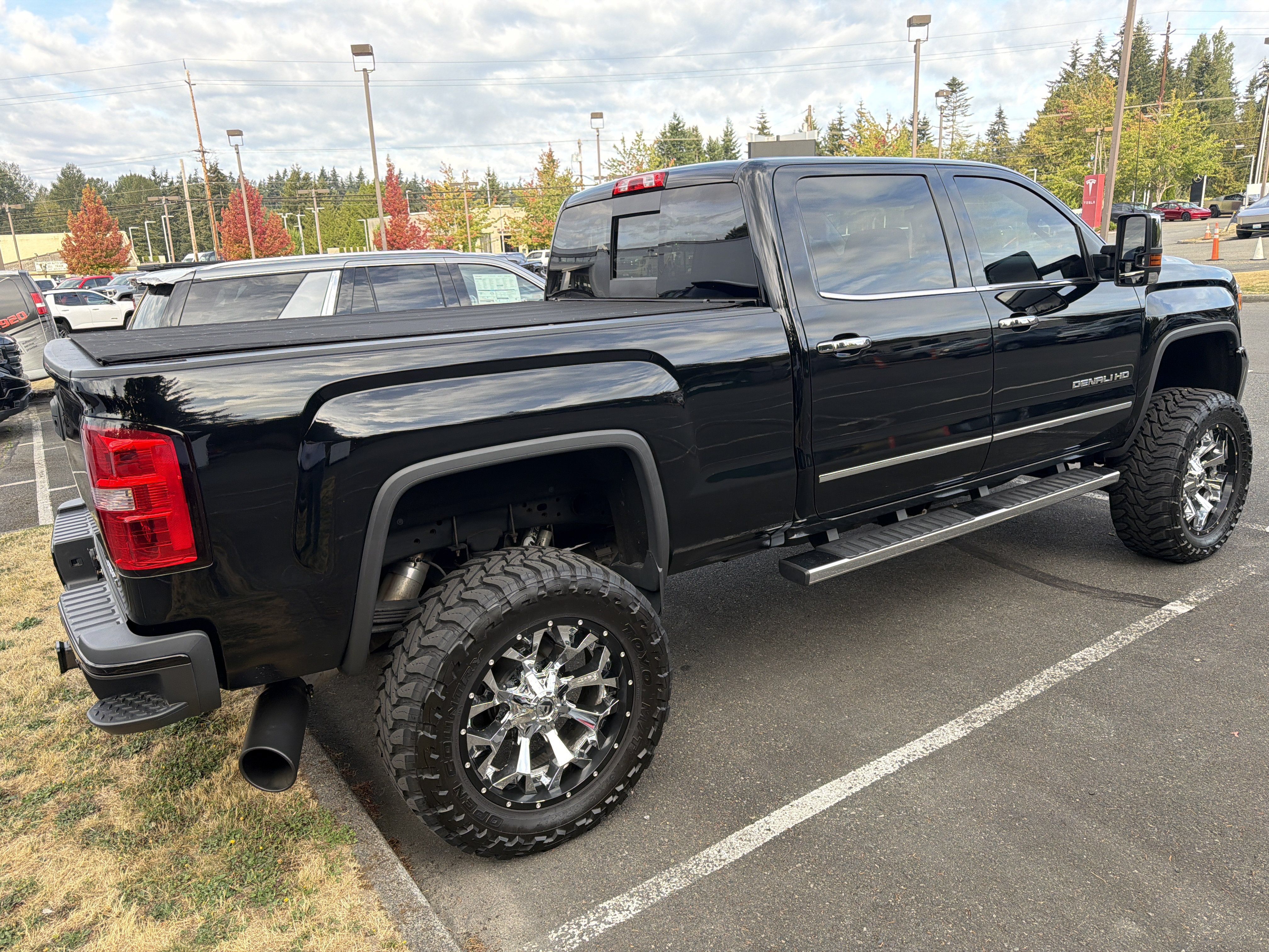 Used 2019 GMC Sierra 2500 Denali w/ Duramax Plus Package AWD/4WD image 2