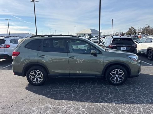 Used 2019 Subaru Forester Premium image 2