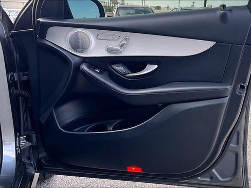 Used 2019 Mercedes-Benz GLC 350e 4MATIC w/ Premium Package image 23
