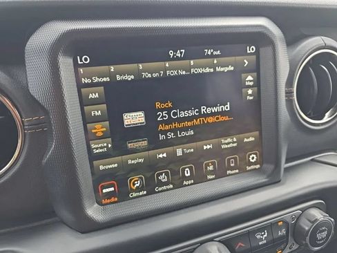 Used 2022 Jeep Wrangler Unlimited Sahara AWD/4WD image 22