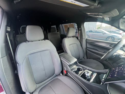Used 2025 Jeep Grand Cherokee L Laredo RWD image 13