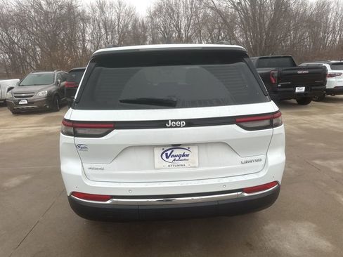 Used 2025 Jeep Grand Cherokee Limited image 8