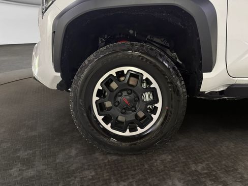 New 2026 Toyota Tacoma TRD Off-Road AWD/4WD image 18