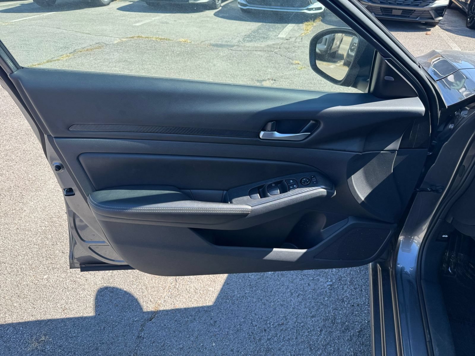 Used 2025 Nissan Altima 2.5 SV FWD image 18
