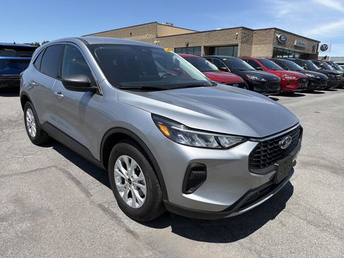 Used 2023 Ford Escape Active w/ Tech Pack #1 AWD/4WD image 2