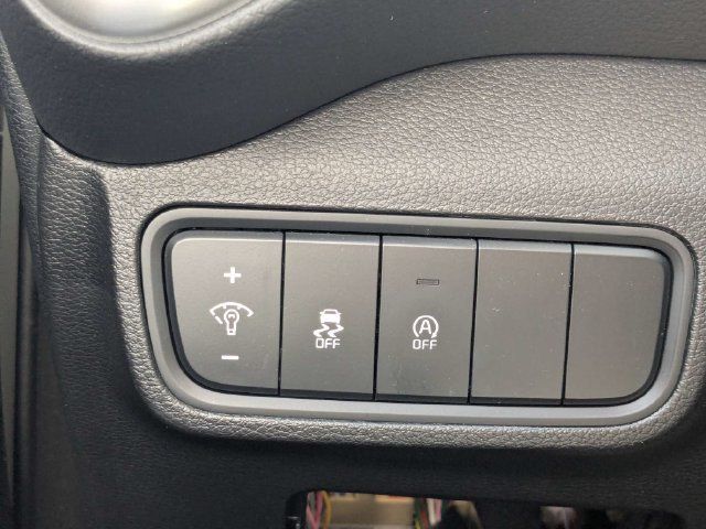 Used 2025 Kia Soul LX w/ LX Technology Package FWD image 22