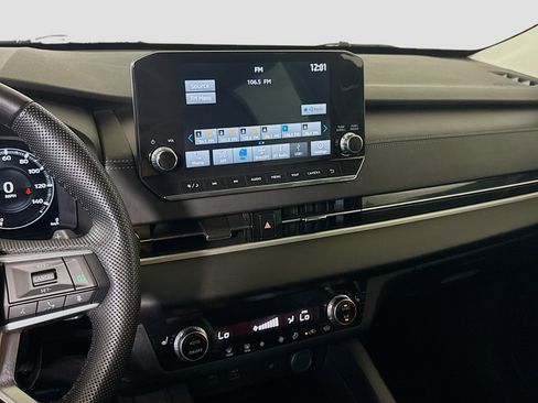 Used 2023 Mitsubishi Outlander SE image 18