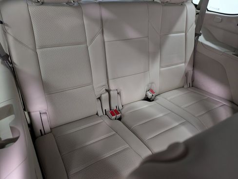 Used 2022 Cadillac Escalade Premium Luxury Platinum image 27