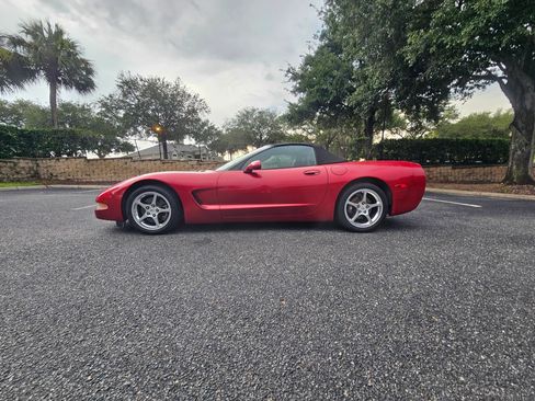 Used 2004 Chevrolet Corvette Convertible w/ Preferred Equipment Group RWD image 8