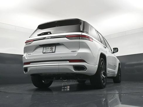Used 2025 Jeep Grand Cherokee Summit AWD/4WD image 23