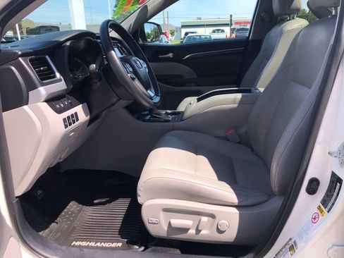 Used 2015 Toyota Highlander Limited Platinum AWD/4WD image 25