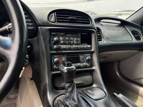 Used 1997 Chevrolet Corvette Coupe w/ Memory Pkg RWD image 21