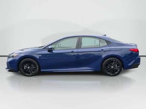 Used 2025 Toyota Camry SE FWD image 2