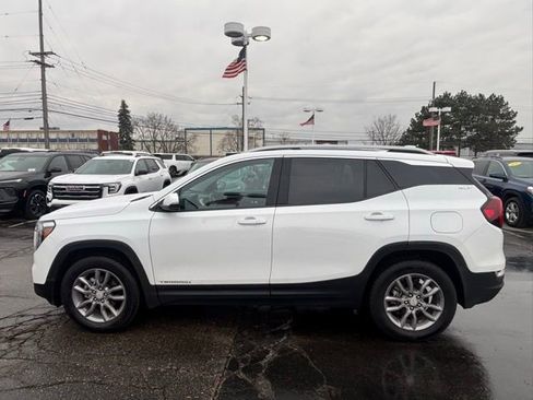 Certified 2023 GMC Terrain SLT w/ Infotainment Package II image 9