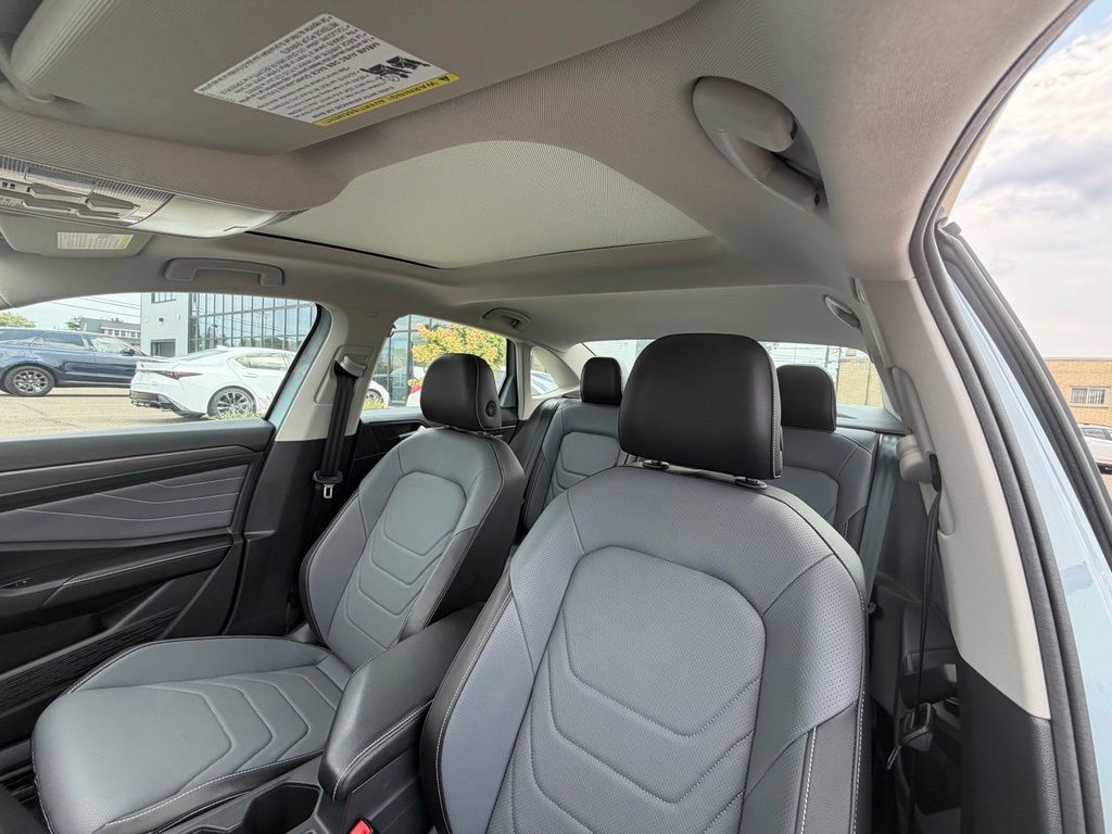 Used 2026 Volkswagen Jetta SEL FWD image 9