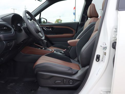 Used 2025 Subaru Forester Touring AWD/4WD image 9