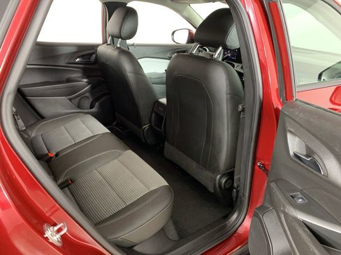 Used 2025 Chevrolet Trax LT image 34