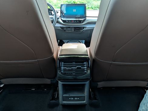 Used 2023 Volkswagen ID.4 Pro AWD/4WD image 18