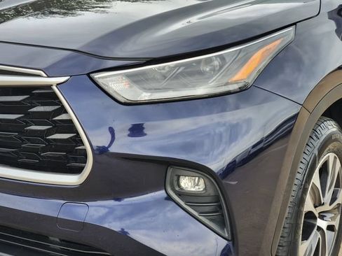 Used 2021 Toyota Highlander XLE FWD image 16