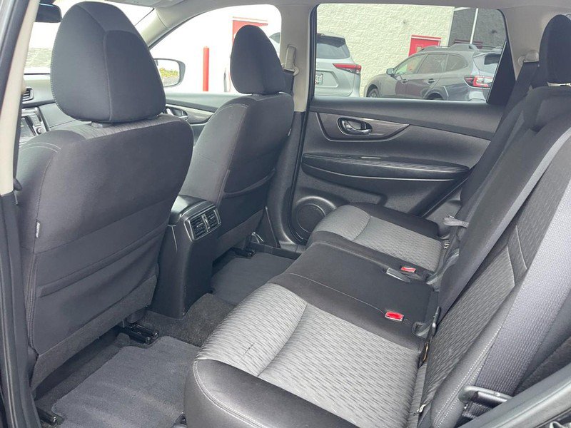 Used 2019 Nissan Rogue SV w/ Premium Package FWD image 15