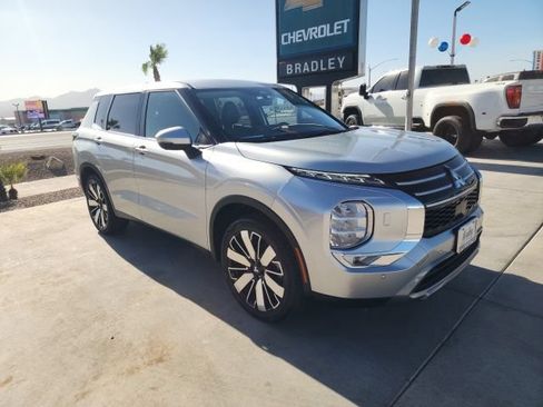 Used 2025 Mitsubishi Outlander SE AWD/4WD image 2