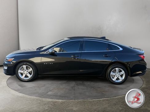 Used 2022 Chevrolet Malibu LT FWD image 4