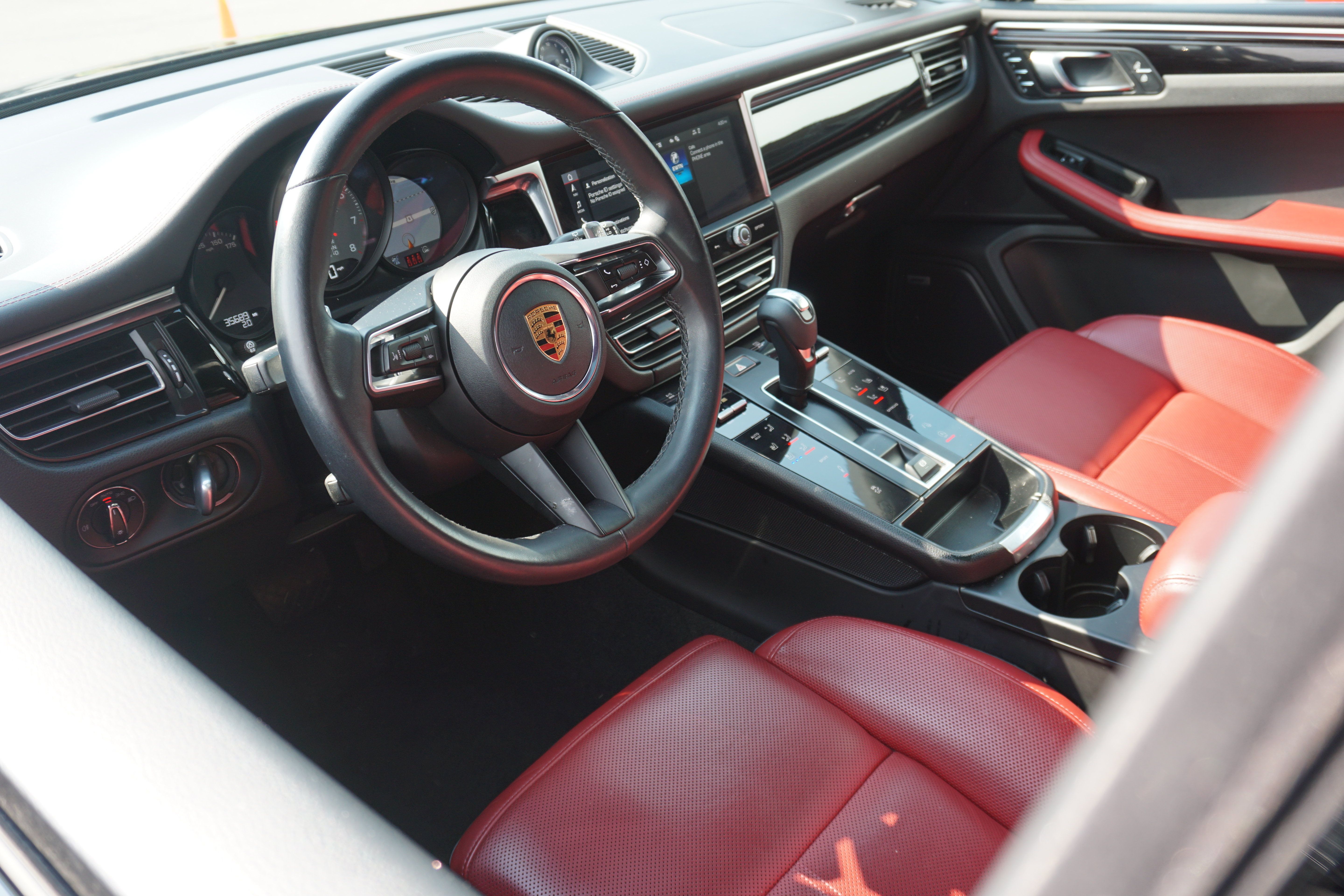 Certified 2023 Porsche Macan S AWD/4WD image 4