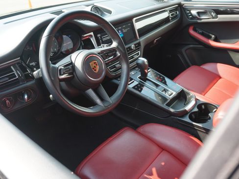 Certified 2023 Porsche Macan S AWD/4WD image 4