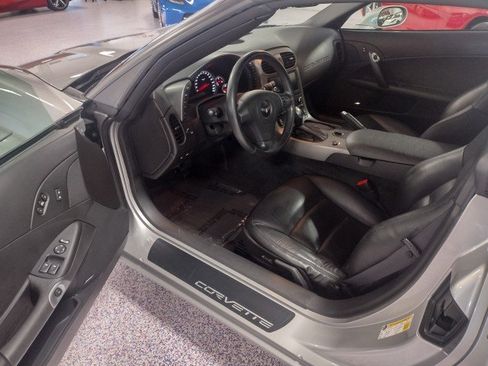 Used 2007 Chevrolet Corvette Coupe w/ Preferred Equipment Group RWD image 9