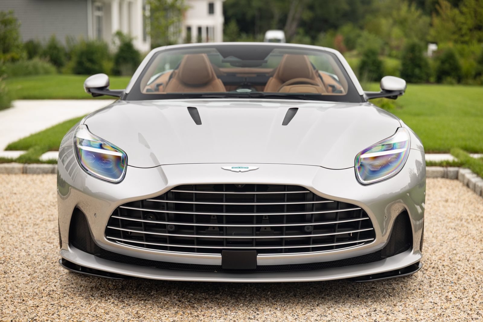 Used 2024 Aston Martin DB12 Convertible RWD image 2