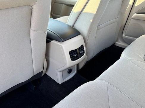 Used 2020 Ford Fusion SE FWD image 26