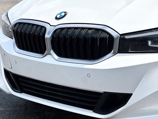 Used 2024 BMW 330i xDrive Sedan w/ Premium Package AWD/4WD image 3