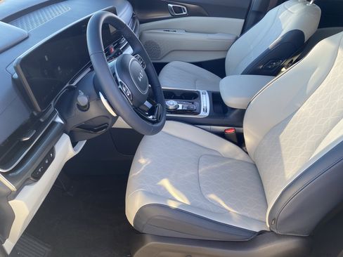 New 2026 Kia Carnival SX w/ SX Dark Edition Package FWD image 17