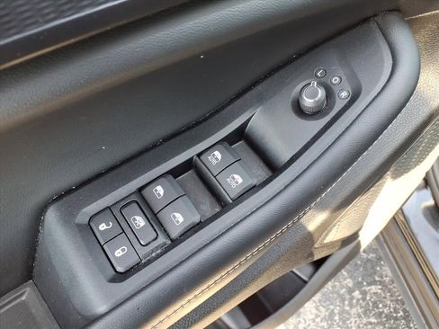 Used 2023 Jeep Grand Cherokee Altitude AWD/4WD image 7